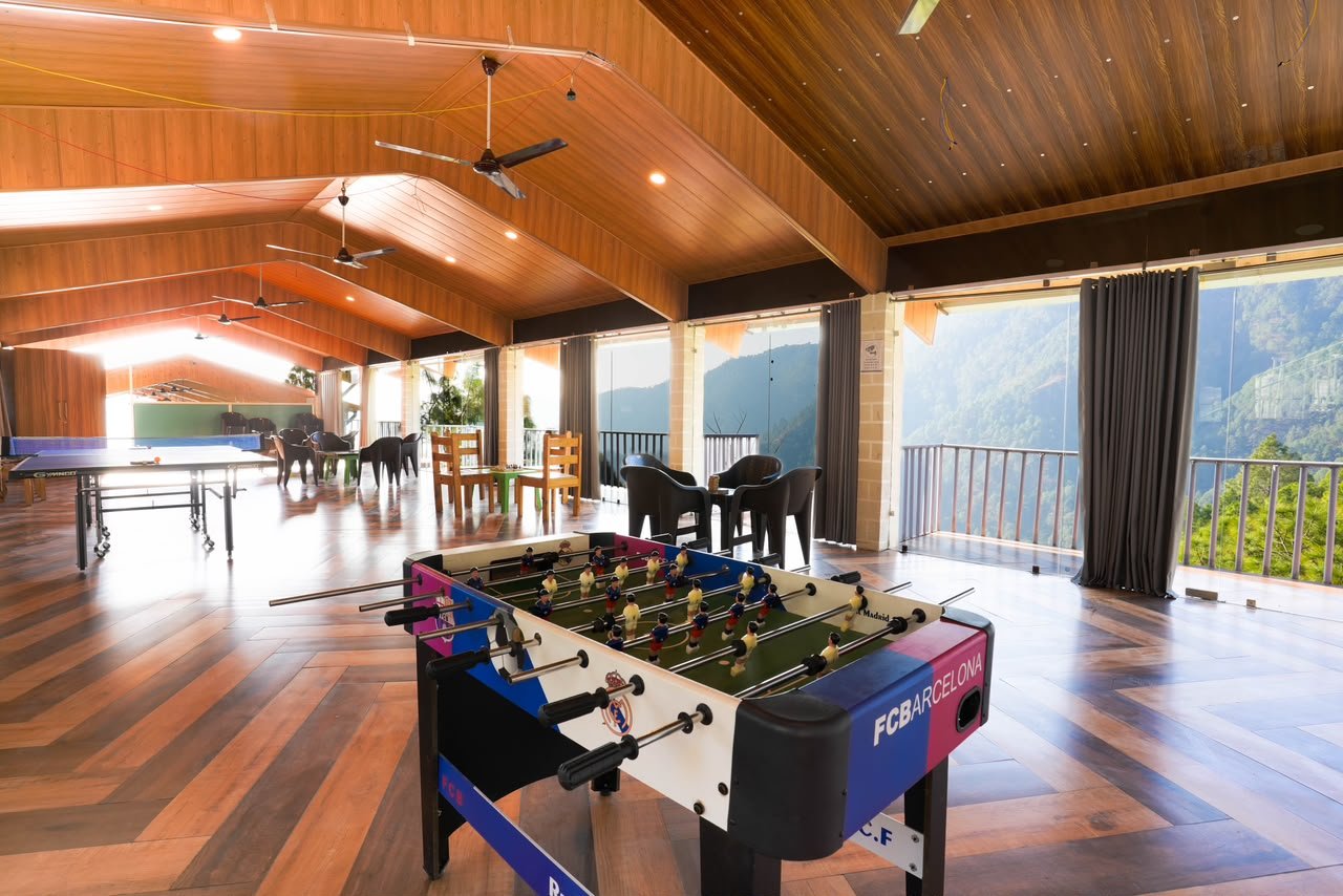 Game room with foosball and table tennis - Hamilton Palace Lansdowne