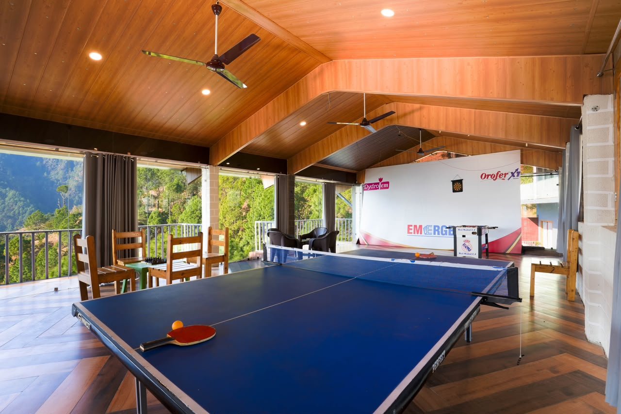 Table tennis in the game room - Hamilton Palace Lansdowne