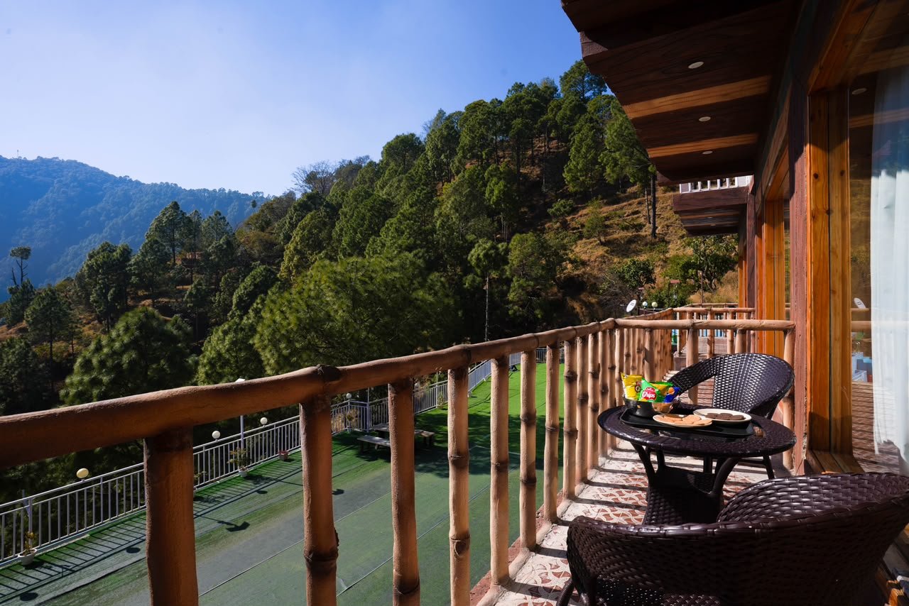 Balcony view of the Lansdowne hills - Hamilton Palace Lansdowne
