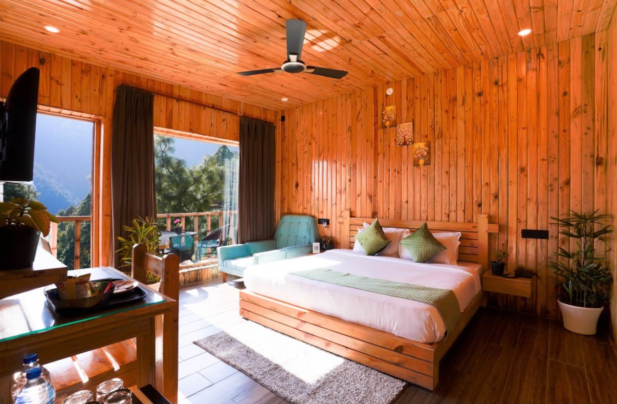 Wooden cottage room with balcony at Hamilton Palace