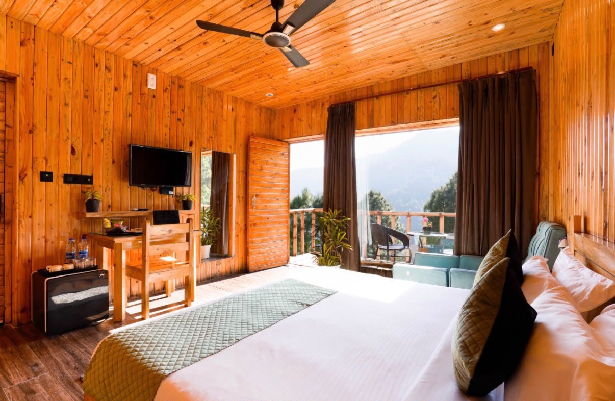 Wooden room with valley view at Hamilton Palace